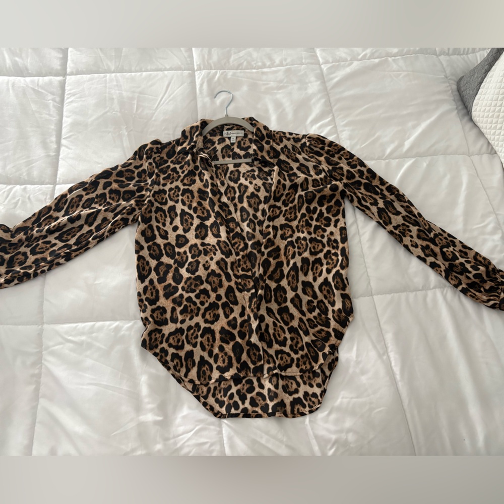 Neiman Marcus Brown and Black Long Sleeve Buttoned Blouse